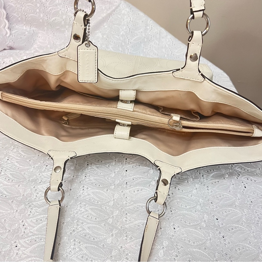 Coach F16598 perfect Leather Carly Tote - Picture 3 of 13